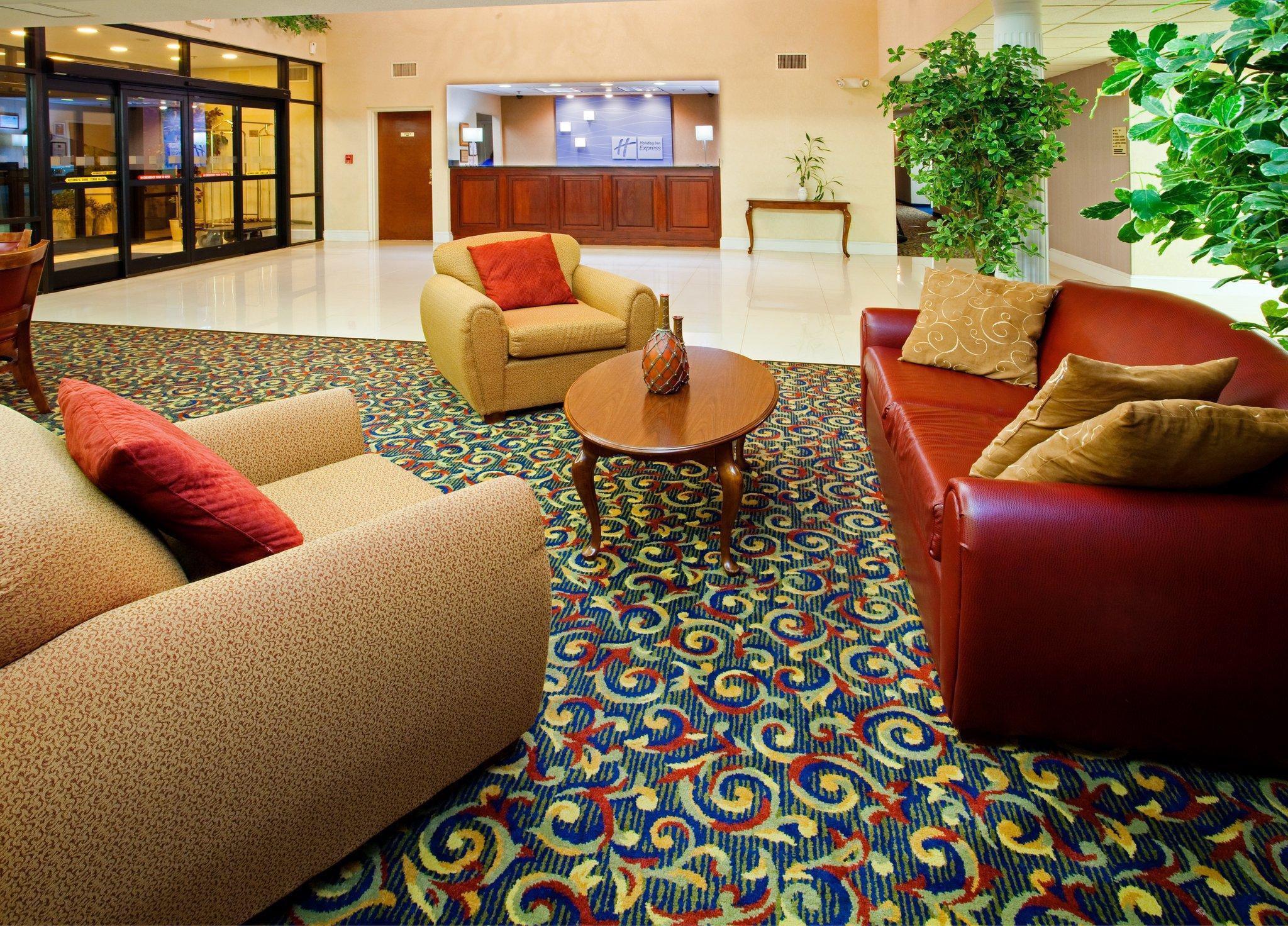 Holiday Inn Express Hillsborough-Durham Area By Ihg Екстер'єр фото
