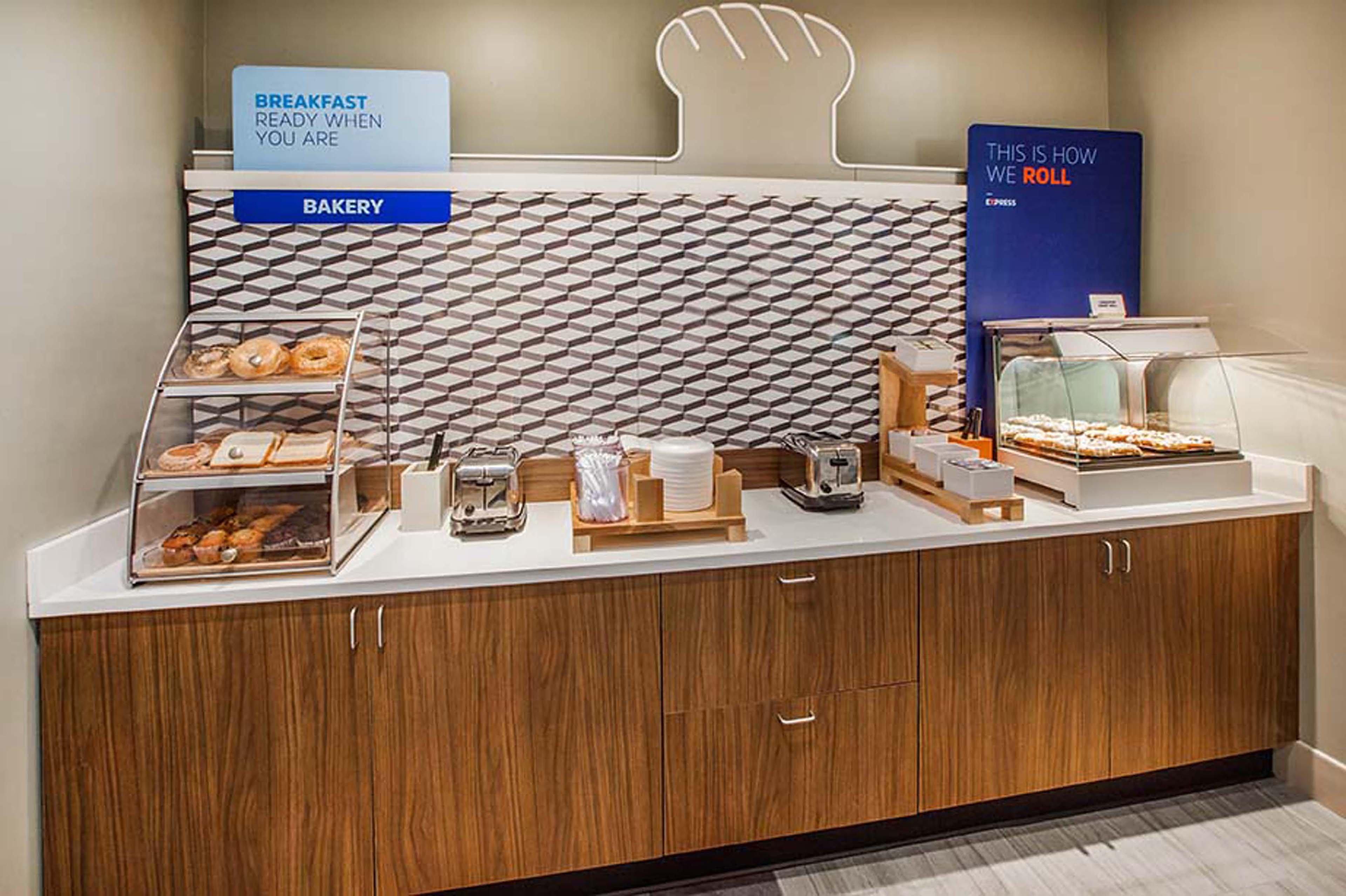 Holiday Inn Express Hillsborough-Durham Area By Ihg Екстер'єр фото