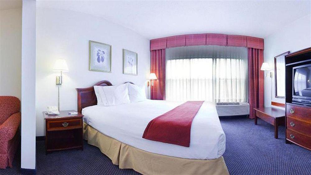 Holiday Inn Express Hillsborough-Durham Area By Ihg Екстер'єр фото