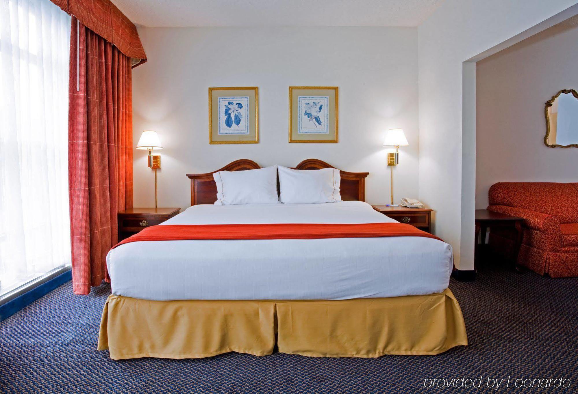 Holiday Inn Express Hillsborough-Durham Area By Ihg Номер фото