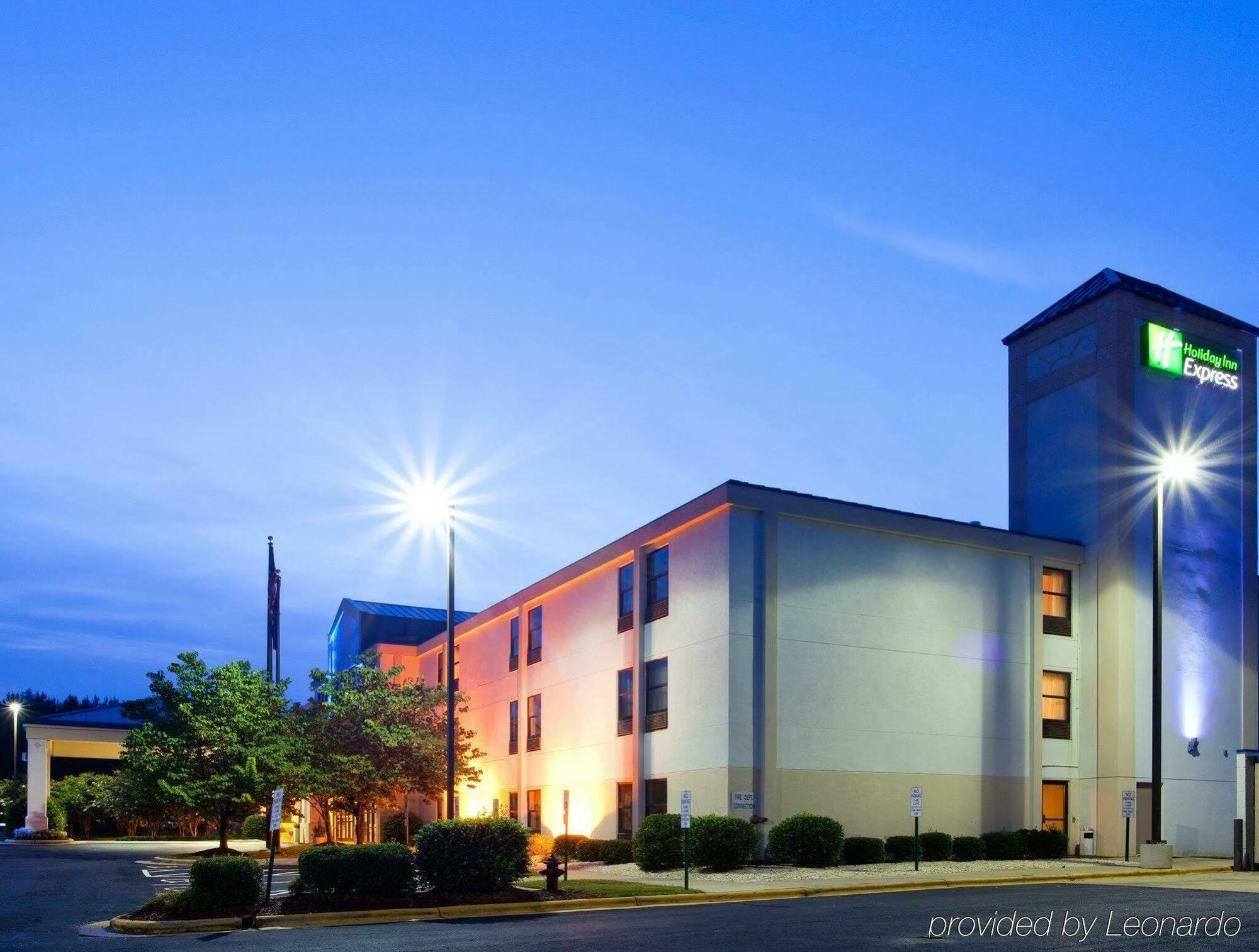 Holiday Inn Express Hillsborough-Durham Area By Ihg Екстер'єр фото