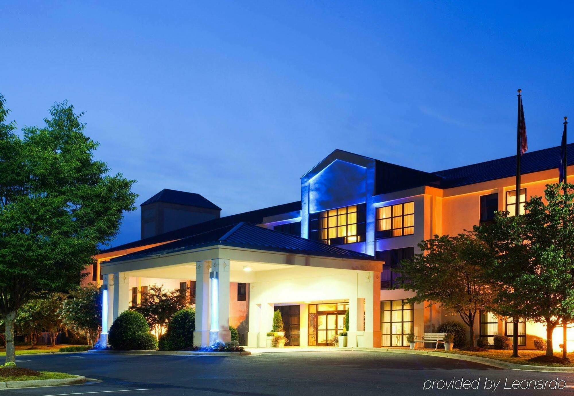Holiday Inn Express Hillsborough-Durham Area By Ihg Екстер'єр фото
