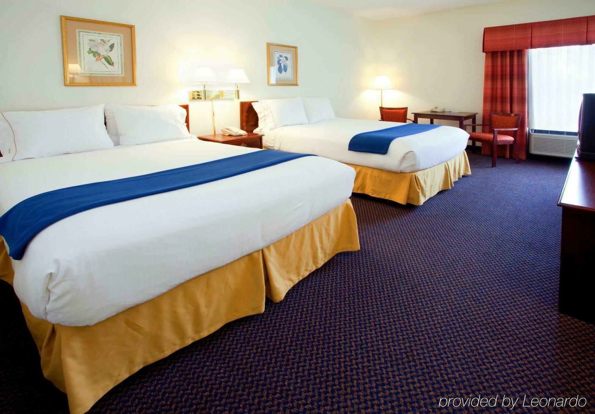 Holiday Inn Express Hillsborough-Durham Area By Ihg Екстер'єр фото