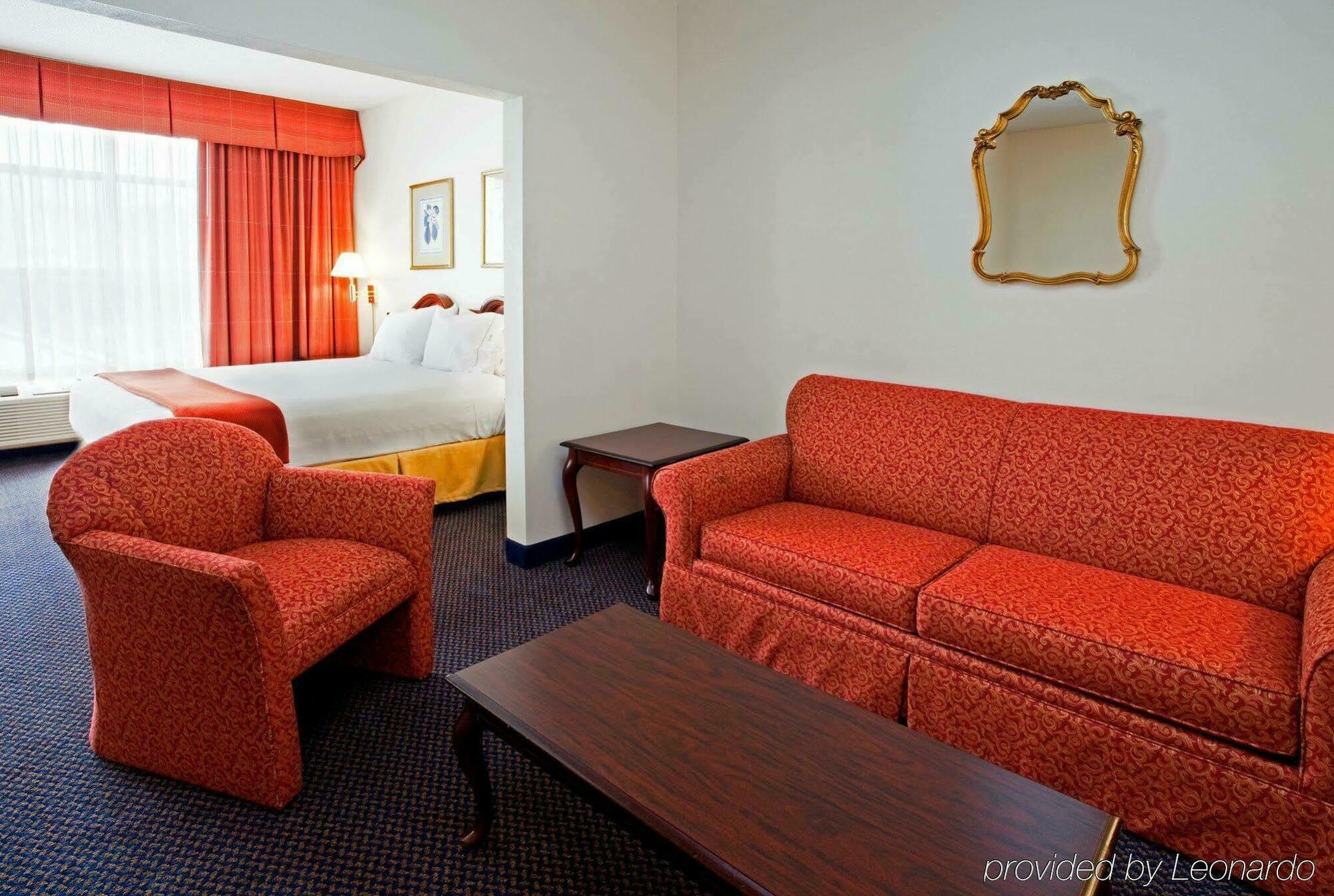 Holiday Inn Express Hillsborough-Durham Area By Ihg Екстер'єр фото